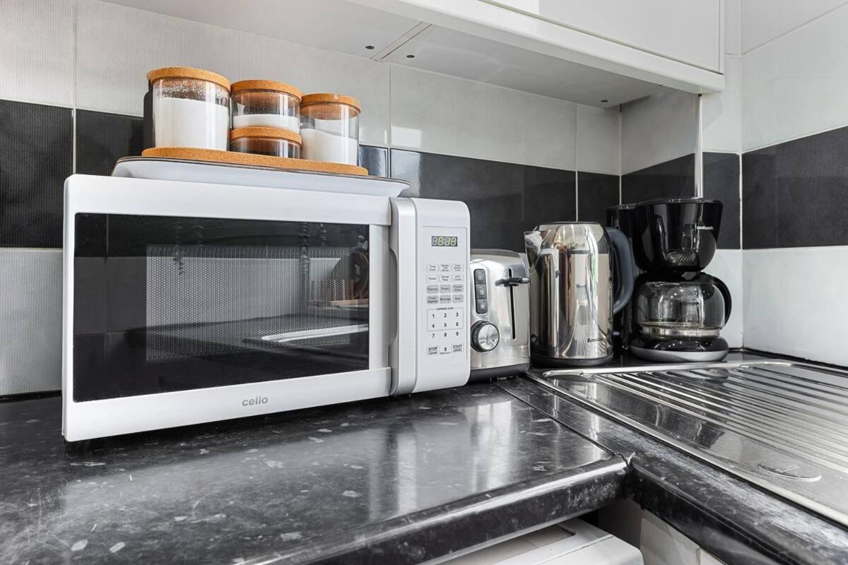 Stylish, Fully Equipped Beside Hyde Park Apartment London